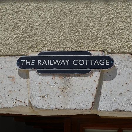 The Railway Cottage - Characterful And Comfortable Holiday Cottage Piegut-Pluviers Екстер'єр фото