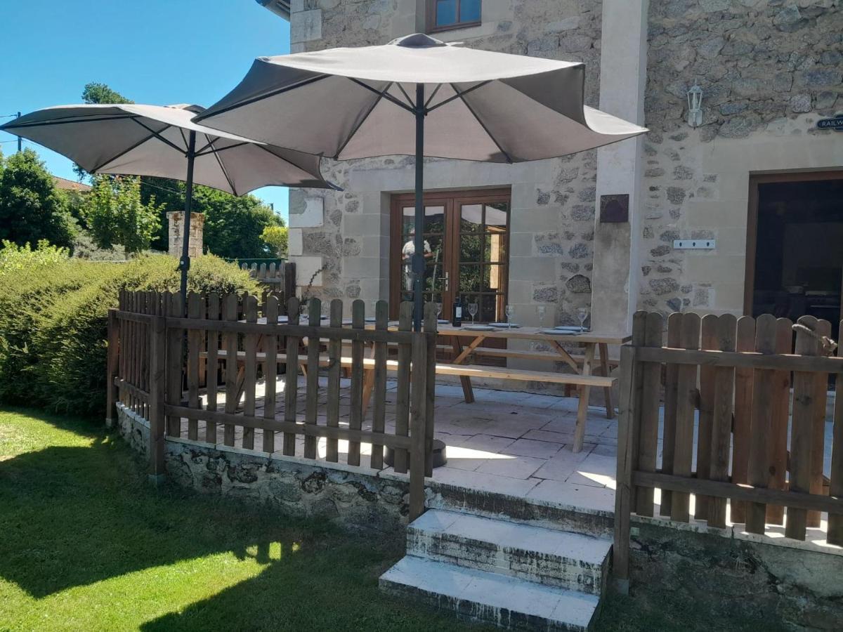 The Railway Cottage - Characterful And Comfortable Holiday Cottage Piegut-Pluviers Екстер'єр фото